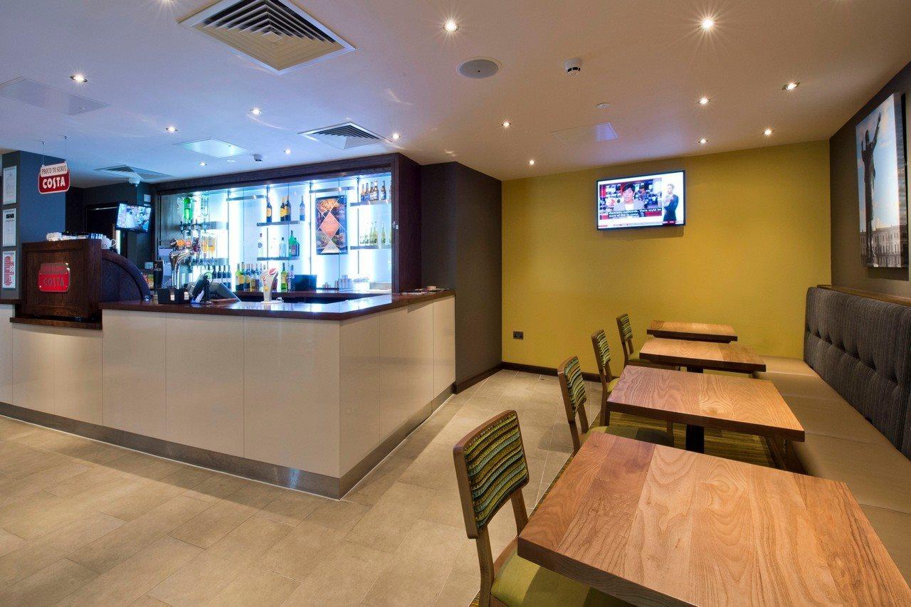 Premier Inn Cheltenham Town Centre Экстерьер фото
