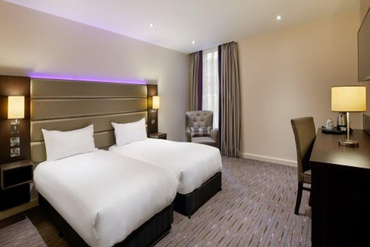 Premier Inn Cheltenham Town Centre Экстерьер фото